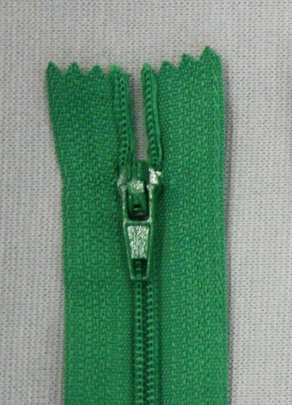 Umpivetoketju 50 cm,  vihre&auml;, kest&auml;v&auml; spiraalihammastus "hiiop-jumpsuit-vetoketju"